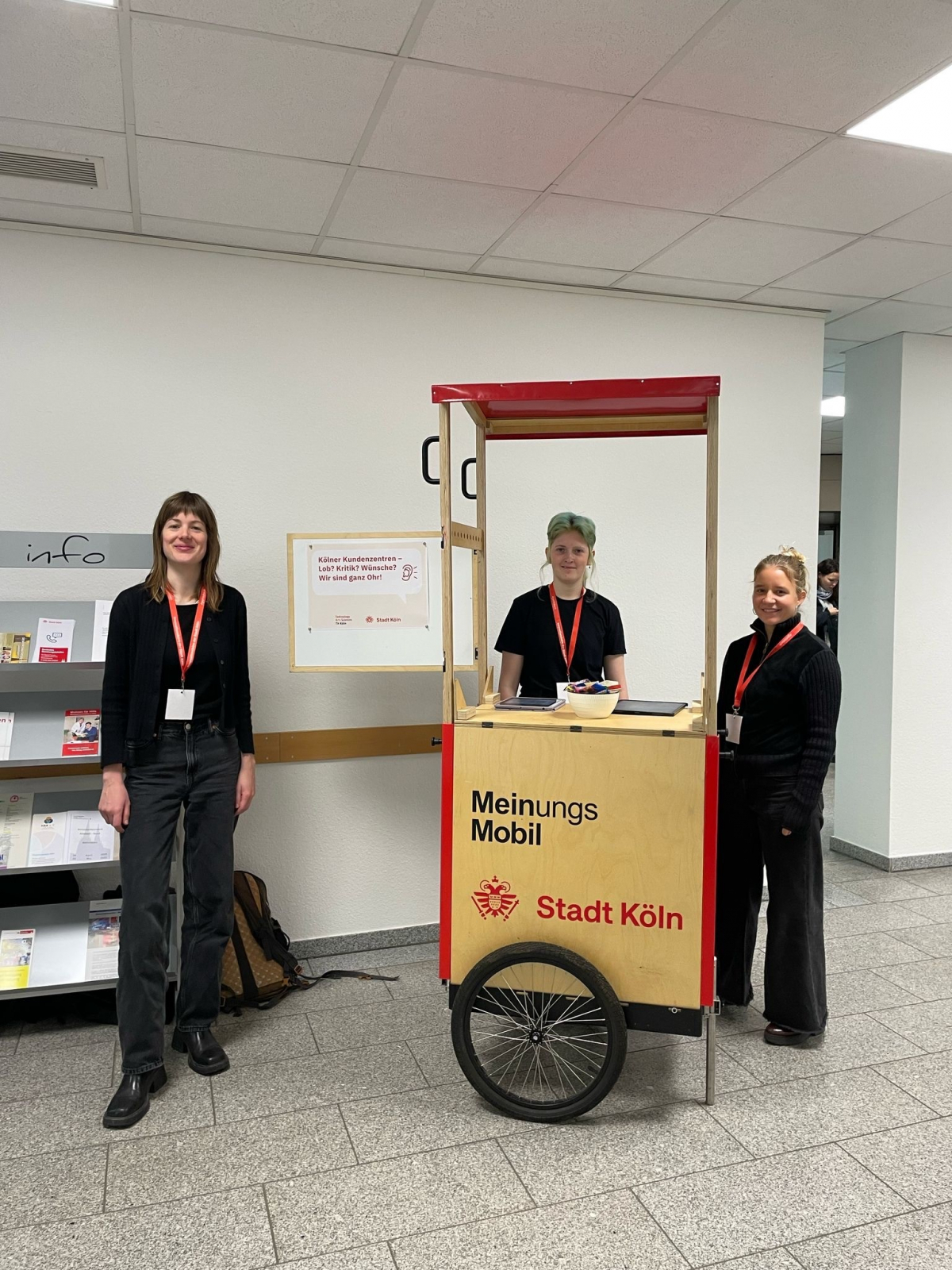 MeinungsMobil im Kundenzentrum  MeinungsMobil im Kundenzentrum